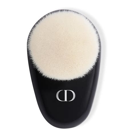 dior backstage face brush nr. 18|Backstage Face N°18 Buildable Coverage Makeup Brush .